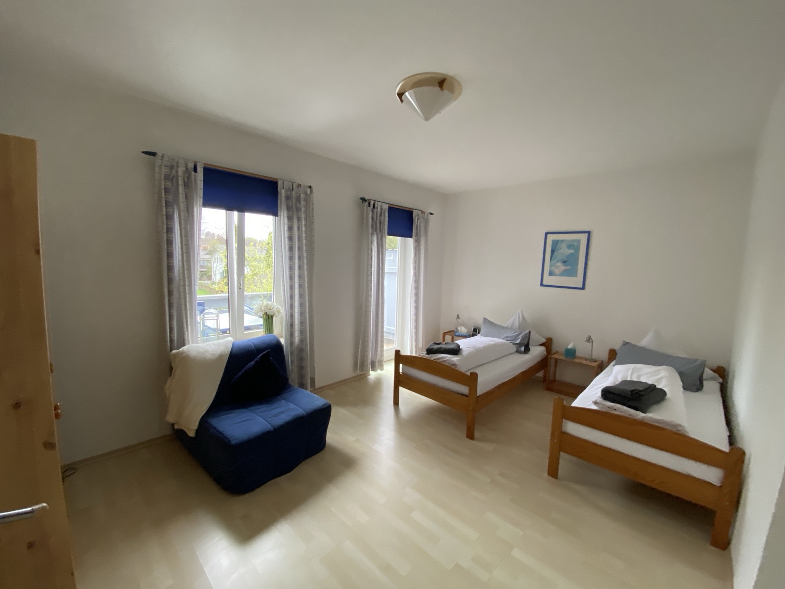 Schlafzimmer mit getrennten Einzelbetten