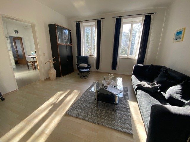 Wohnzimmer mit Blick zur Ess-Küche